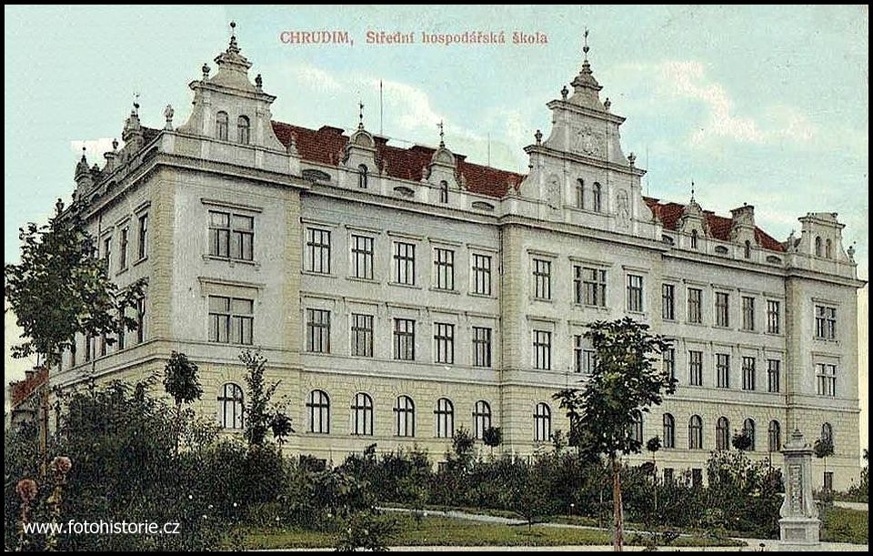 budova školy v roce 1916